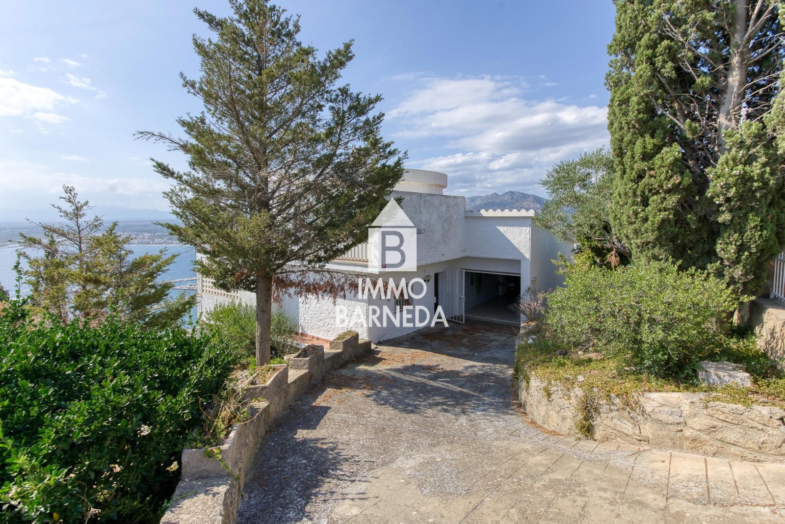 Rustikales Haus mit Panoramablick auf die Bucht von Roses und die Pyrenäen