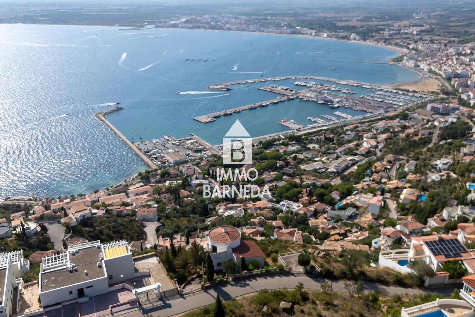Rustikales Haus mit Panoramablick auf die Bucht von Roses und die Pyrenäen
