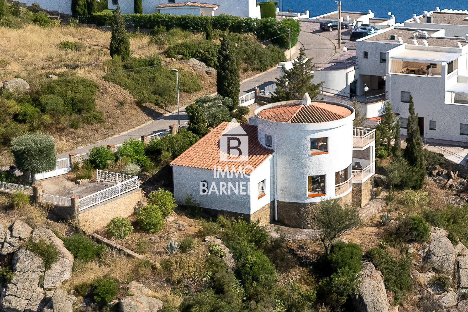 Rustikales Haus mit Panoramablick auf die Bucht von Roses und die Pyrenäen