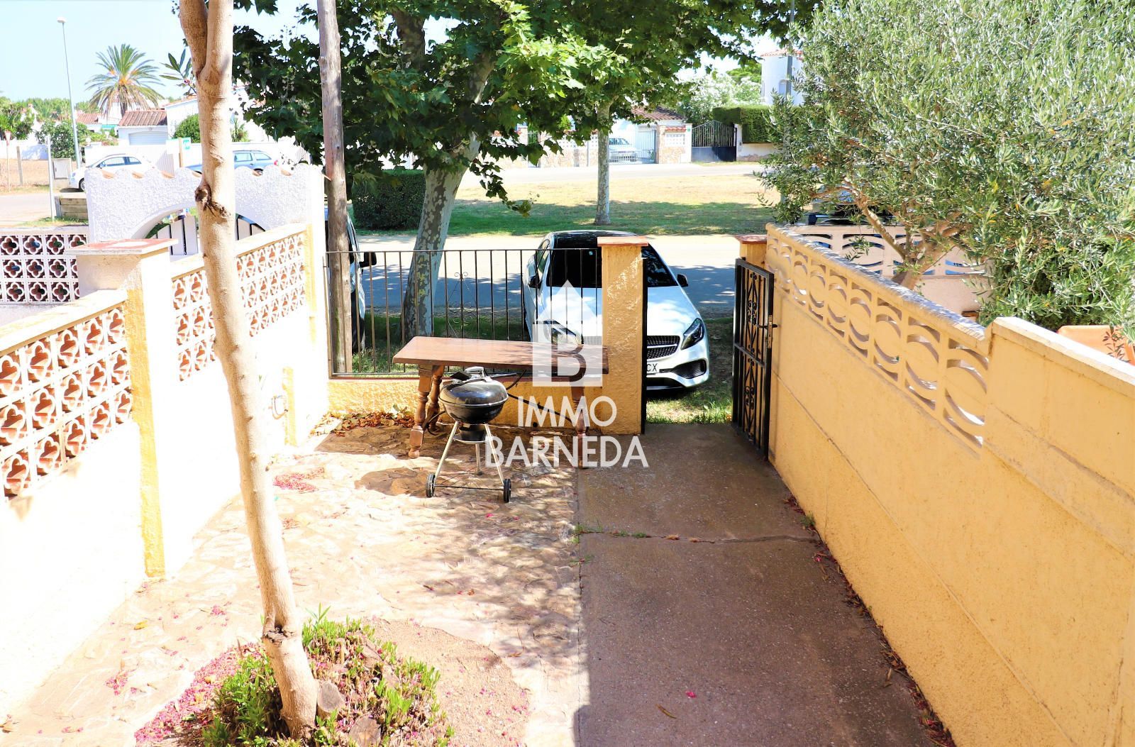 Casa amb llicència turística i piscina comunitaria a Empuriabrava