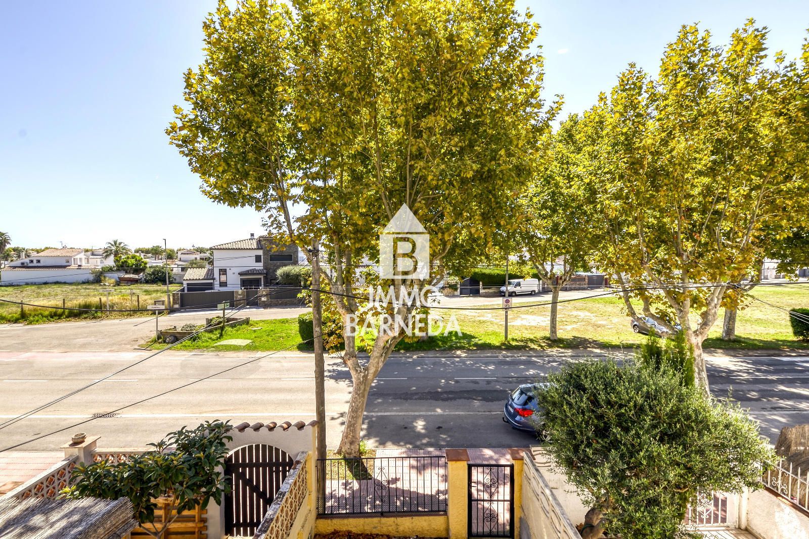 House with Tourist License and Communal Swimming pool in Empuriabrava