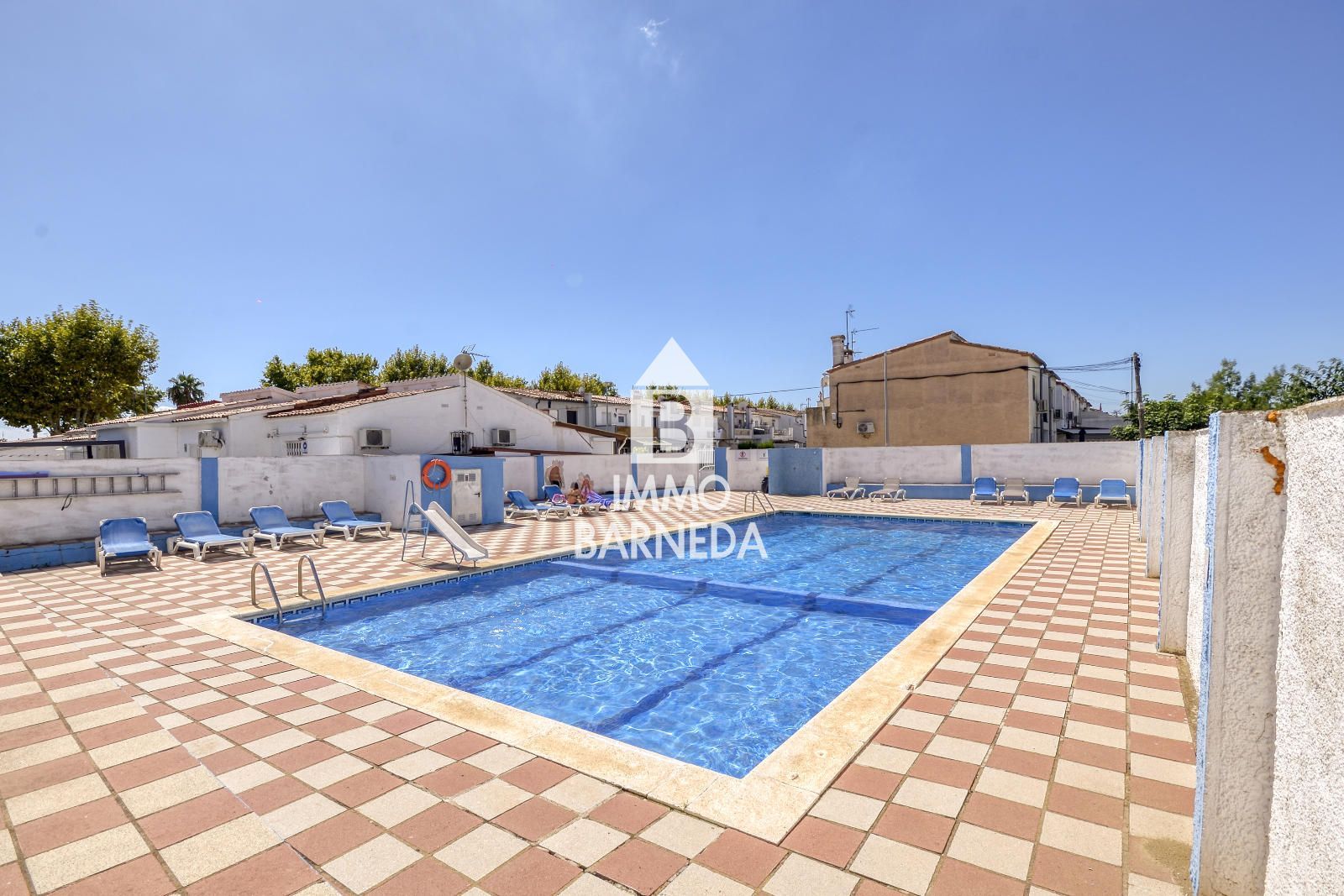 House with Tourist License and Communal Swimming pool in Empuriabrava