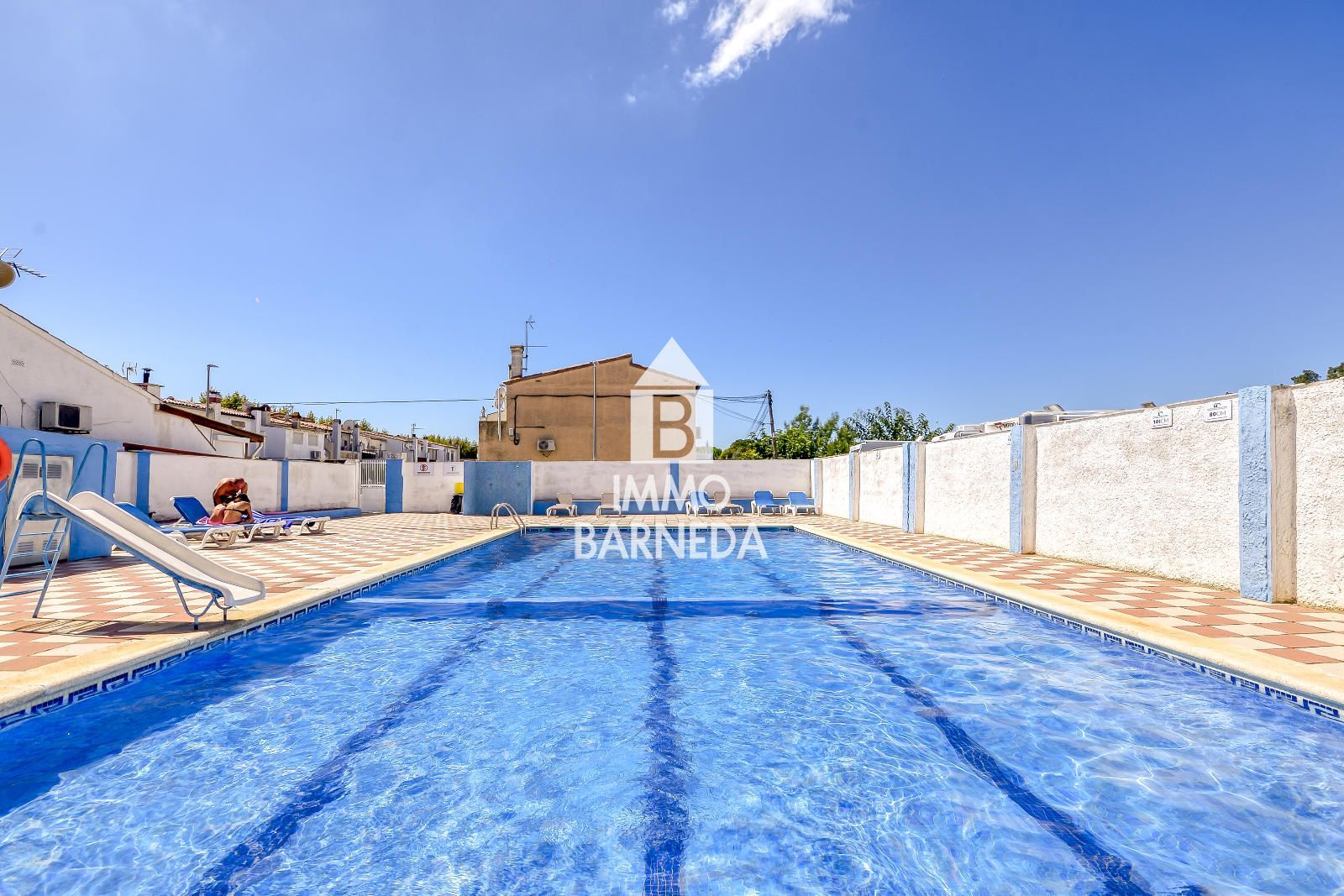 House with Tourist License and Communal Swimming pool in Empuriabrava