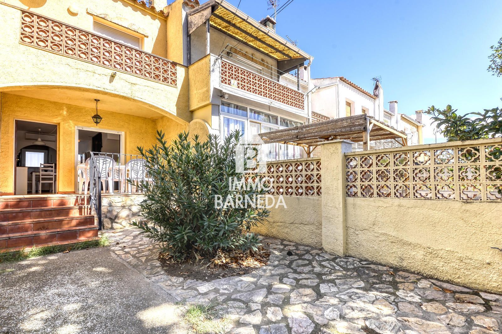 House with Tourist License and Communal Swimming pool in Empuriabrava