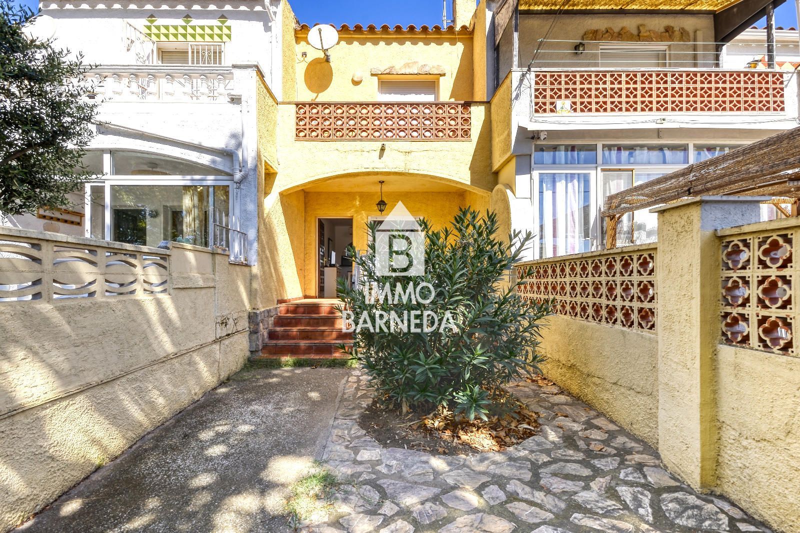 House with Tourist License and Communal Swimming pool in Empuriabrava