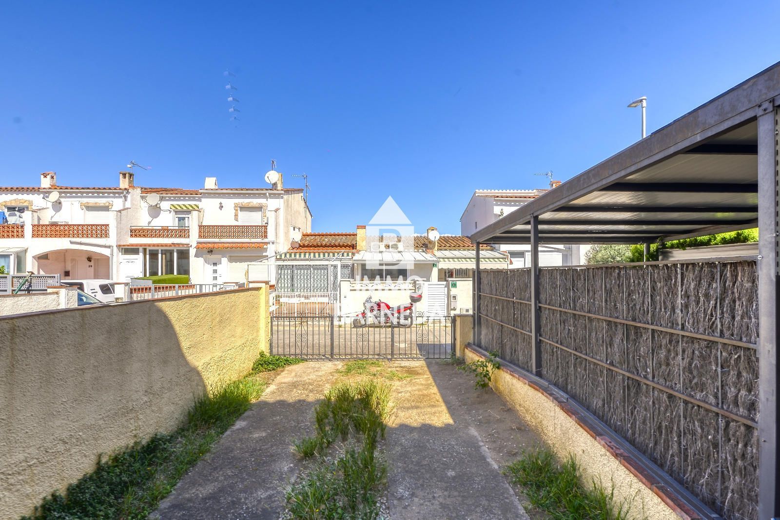House with Tourist License and Communal Swimming pool in Empuriabrava