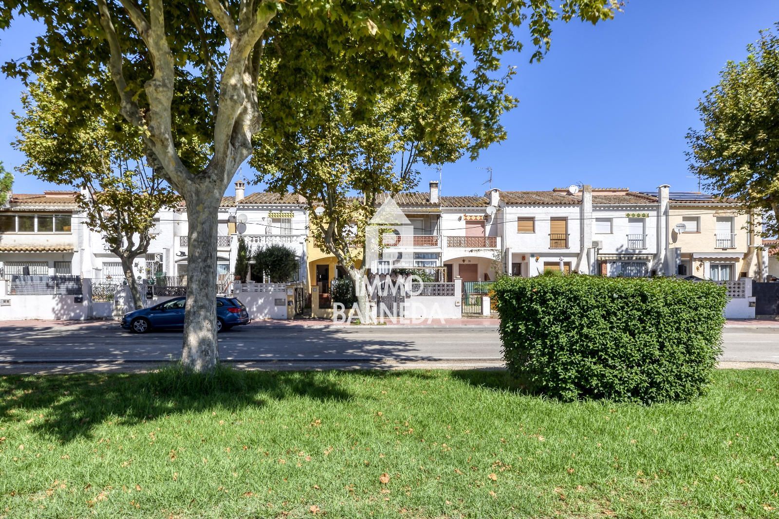 House with Tourist License and Communal Swimming pool in Empuriabrava