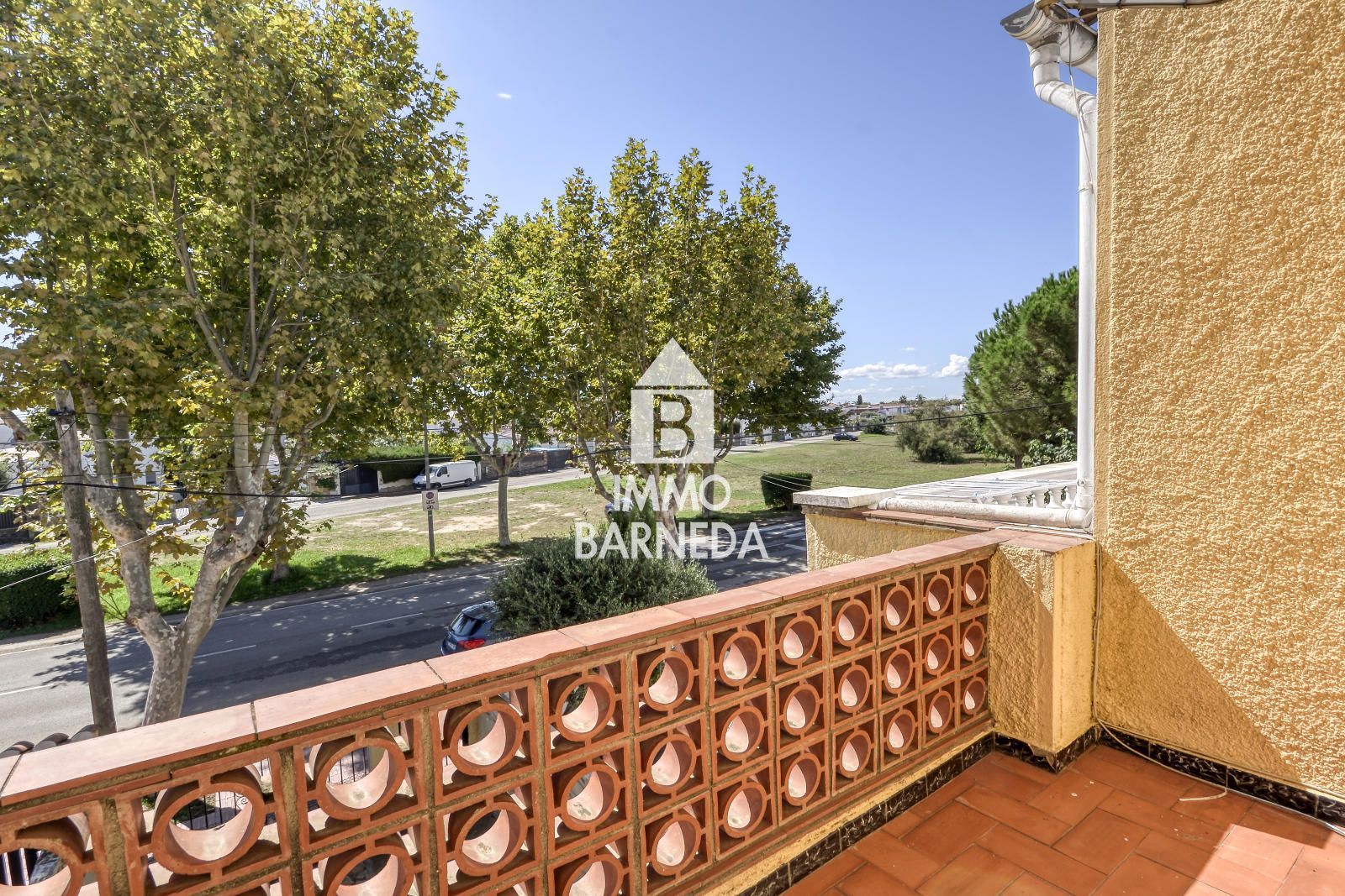 House with Tourist License and Communal Swimming pool in Empuriabrava
