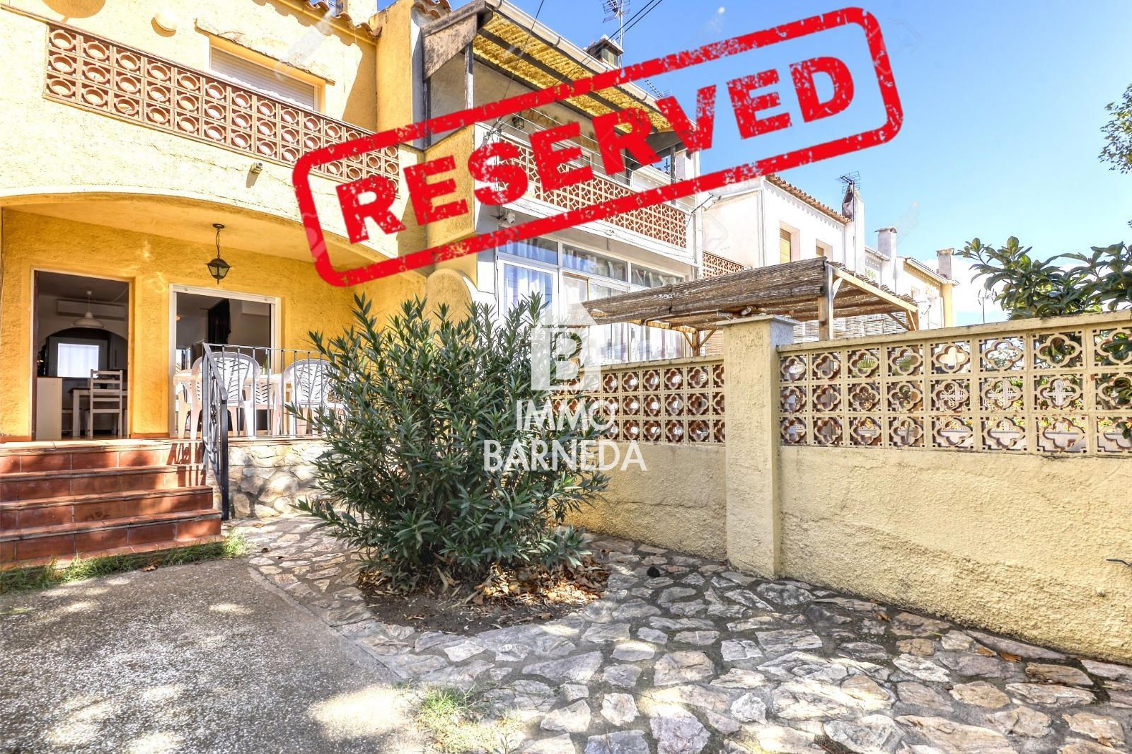 House with Tourist License and Communal Swimming pool in Empuriabrava