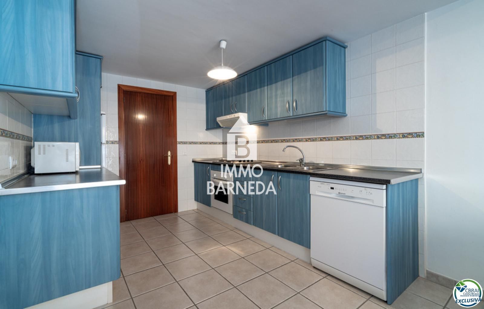 Casa en el centro de la ciudad con piscina comunitaria