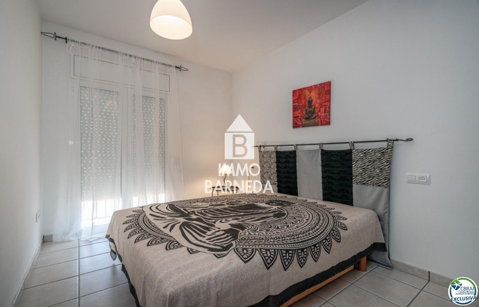 Casa en el centro de la ciudad con piscina comunitaria