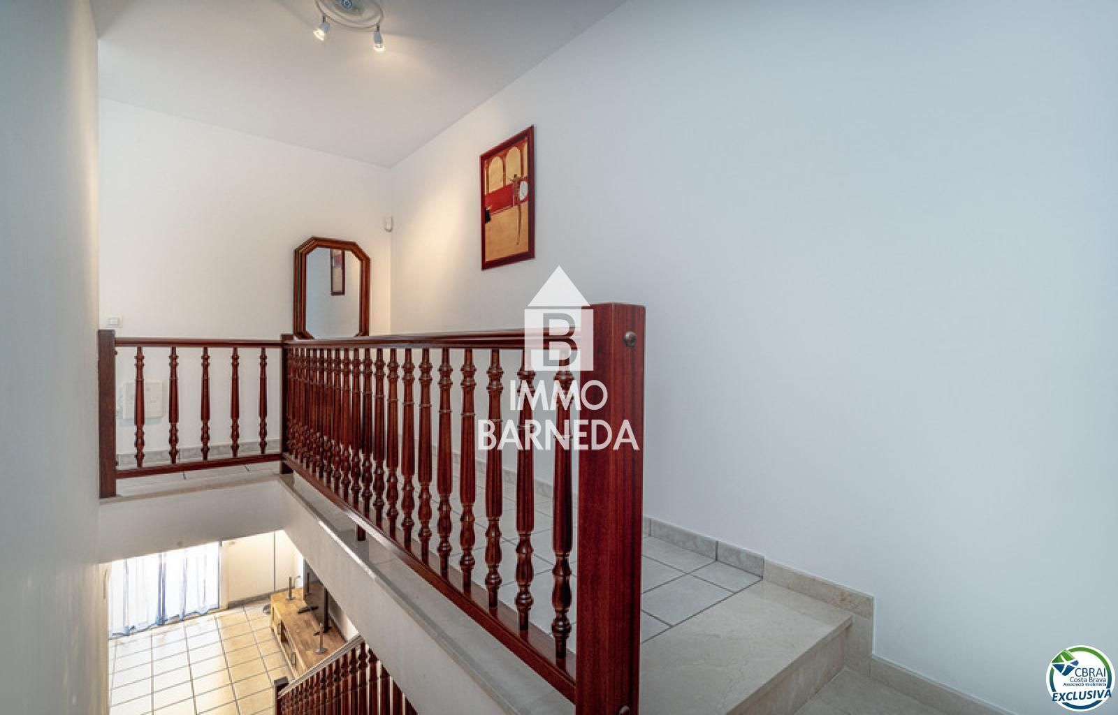 Casa en el centro de la ciudad con piscina comunitaria