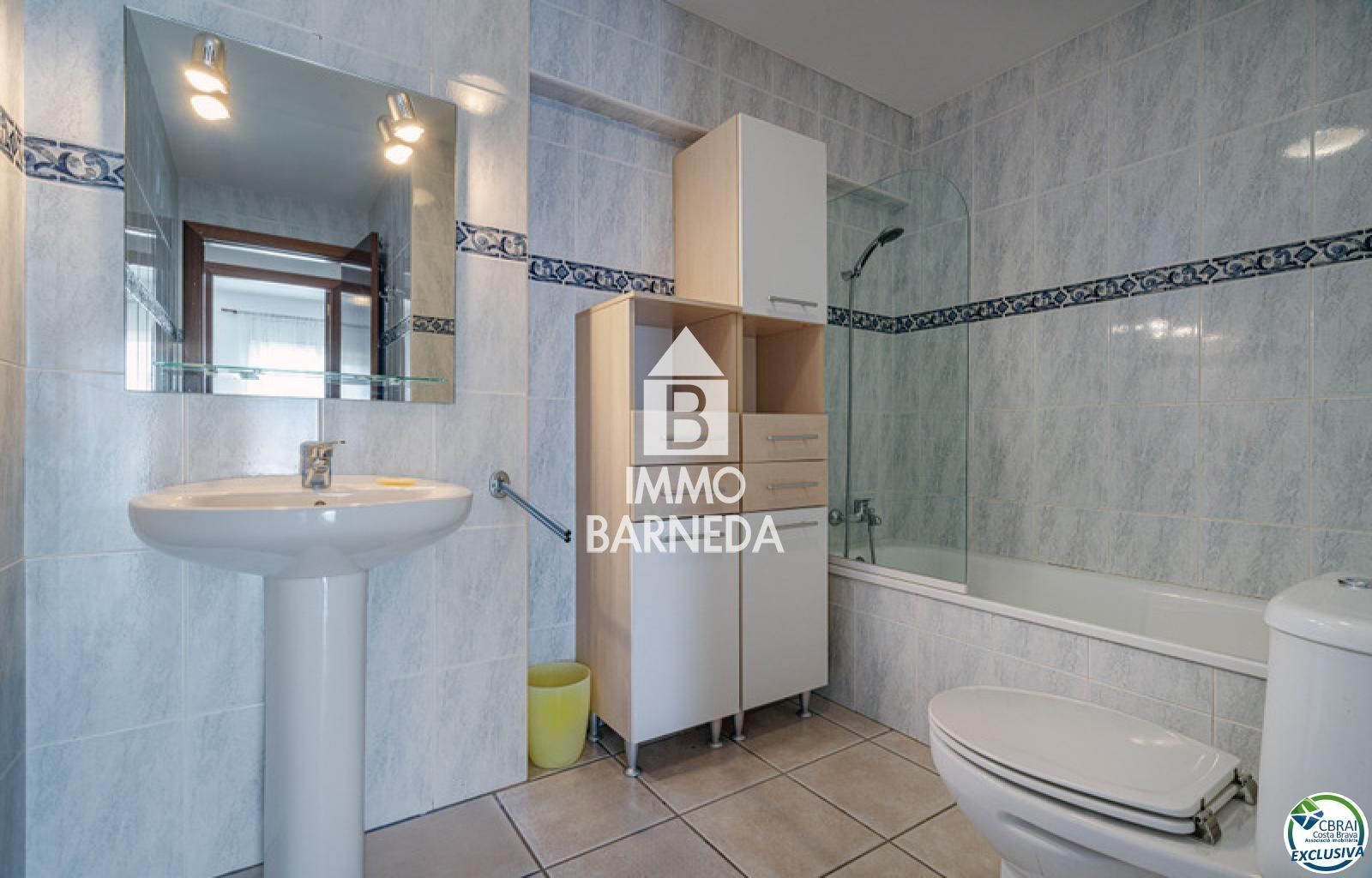 Casa en el centro de la ciudad con piscina comunitaria