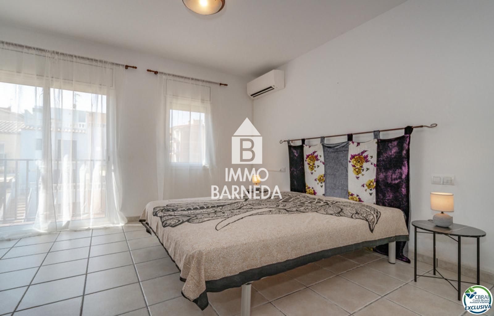 Casa en el centro de la ciudad con piscina comunitaria