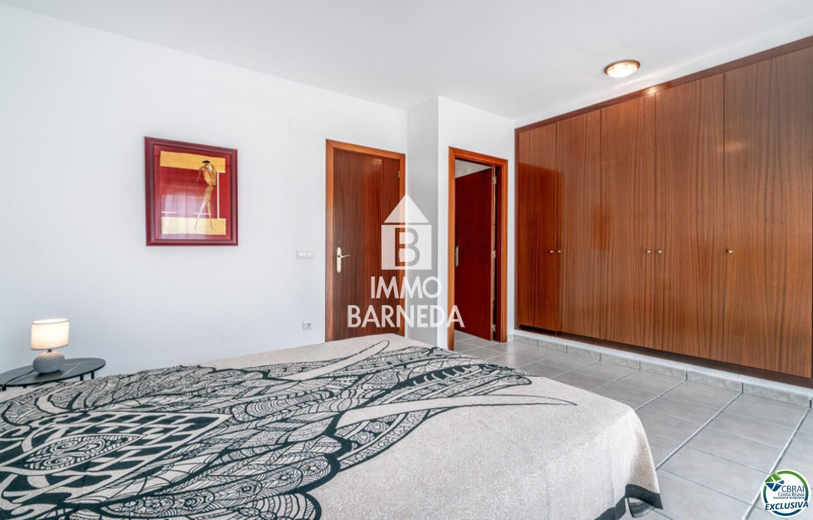 Casa en el centro de la ciudad con piscina comunitaria