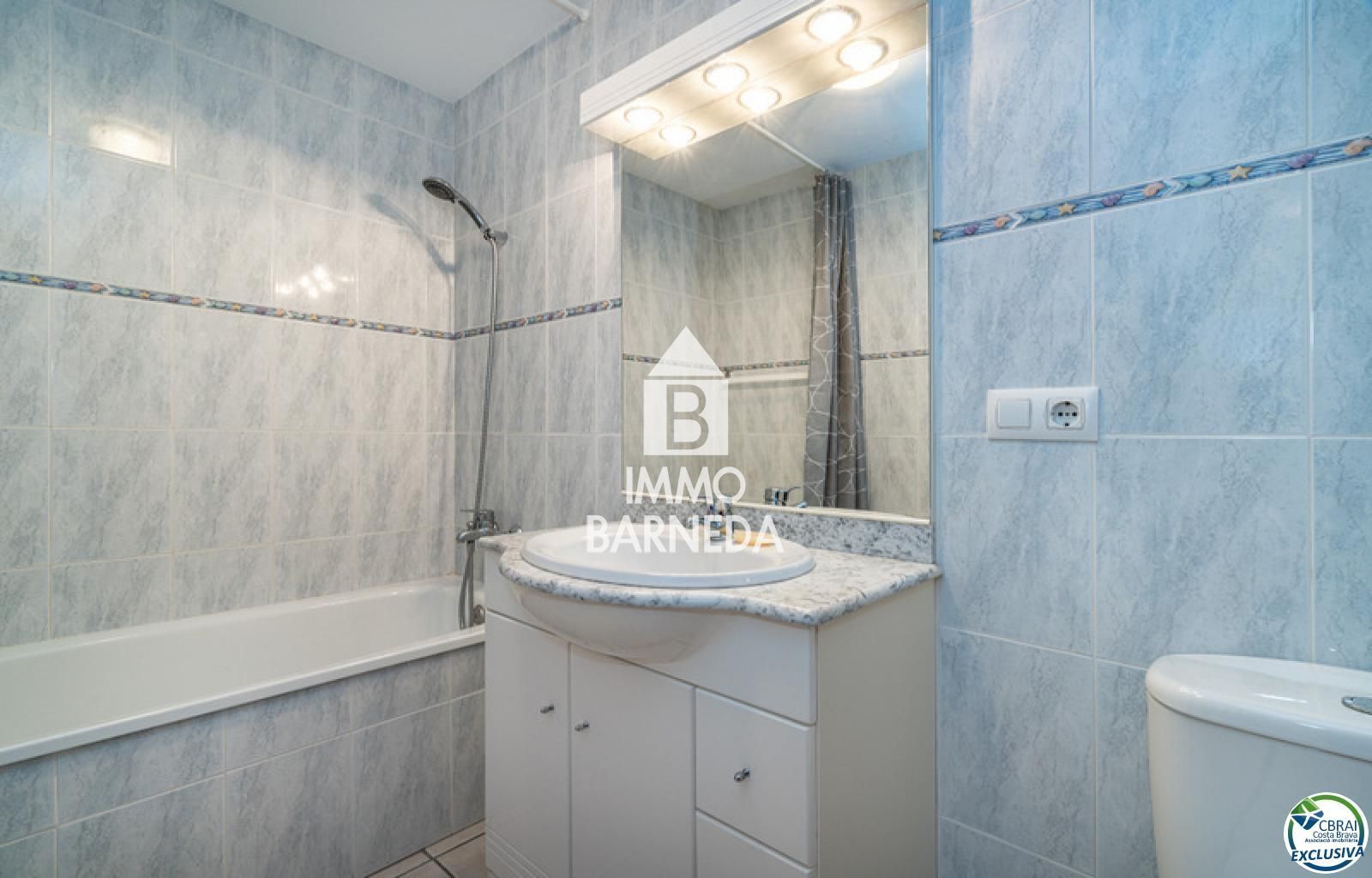 Casa en el centro de la ciudad con piscina comunitaria