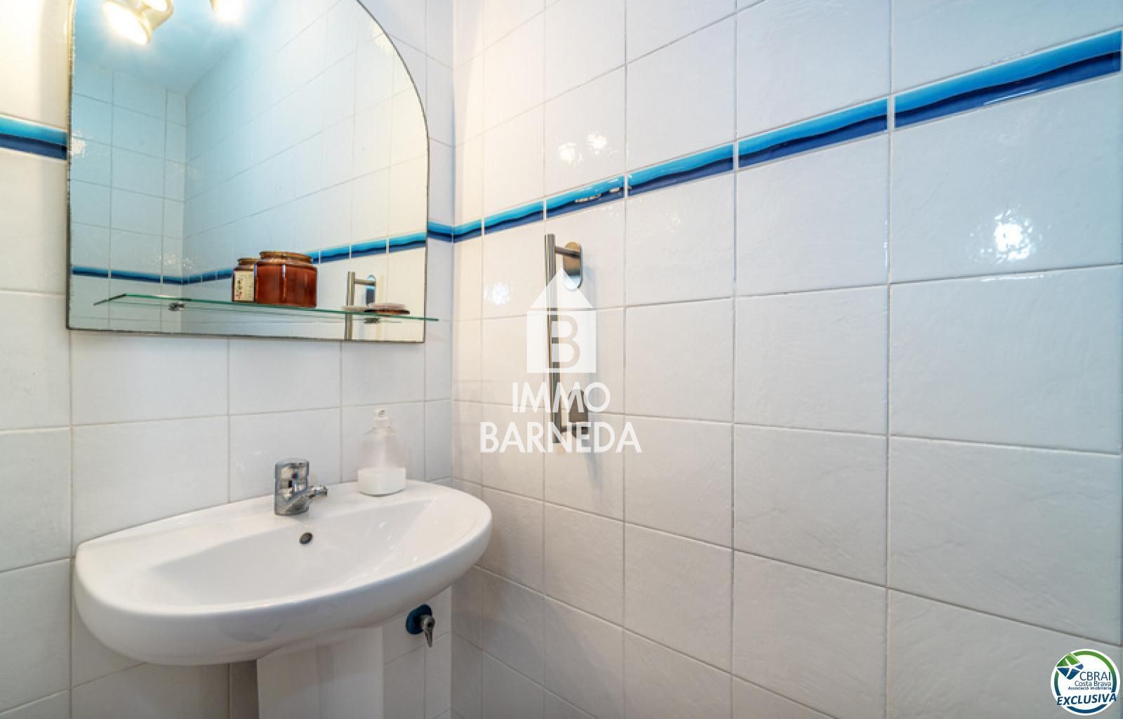 Casa en el centro de la ciudad con piscina comunitaria