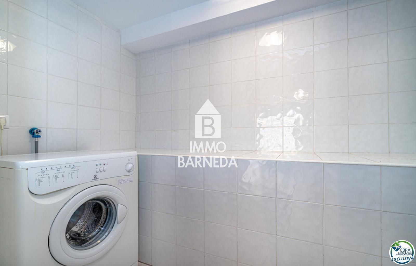 Casa en el centro de la ciudad con piscina comunitaria