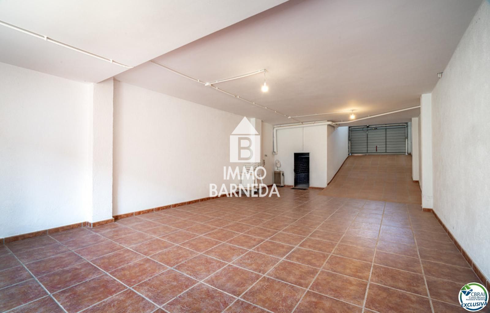 Casa en el centro de la ciudad con piscina comunitaria