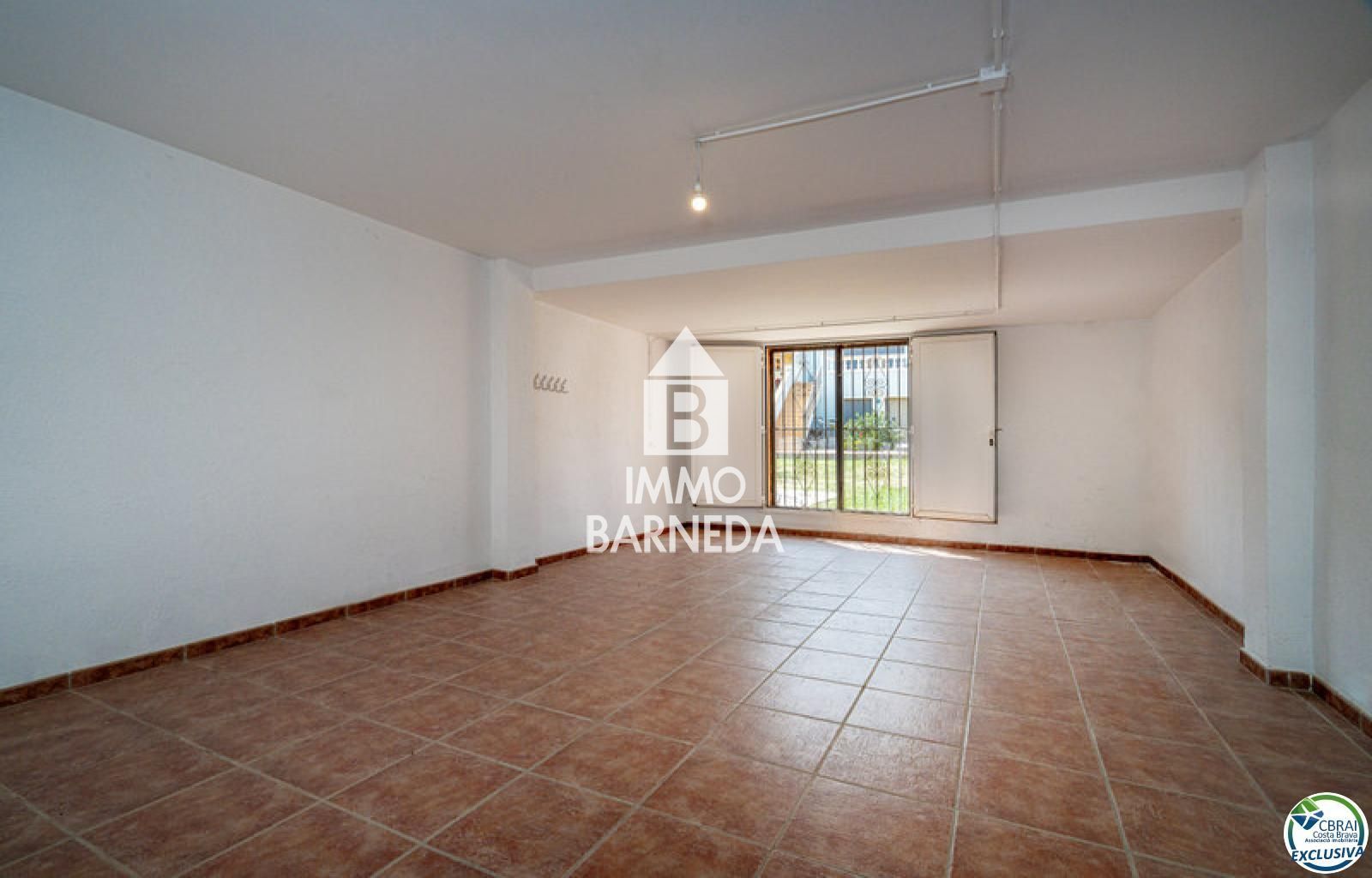 Casa en el centro de la ciudad con piscina comunitaria