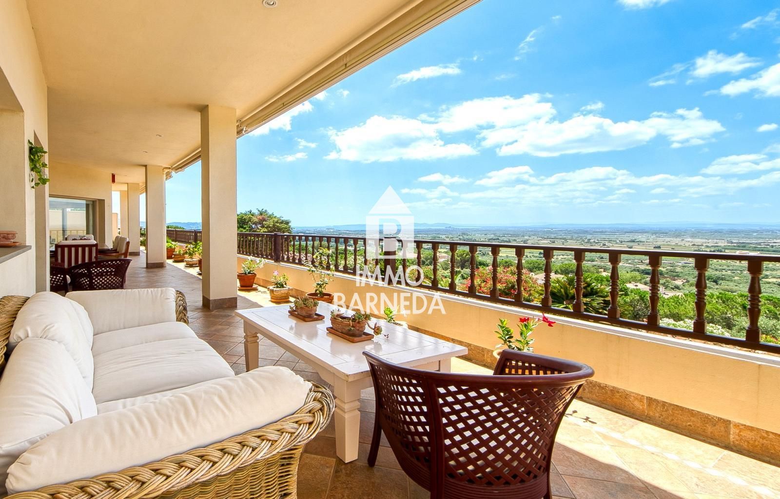 Elegante Villa mit ununterbrochenem Panoramablick von der Bucht von Roses bis zu den Pyrenäen in Els Olivars, Pau