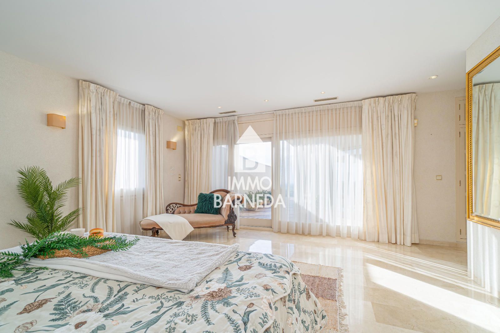 Elegant villa with uninterrupted panoramic views from the Bay of Roses to the Pyrenees in Els Olivars, Pau