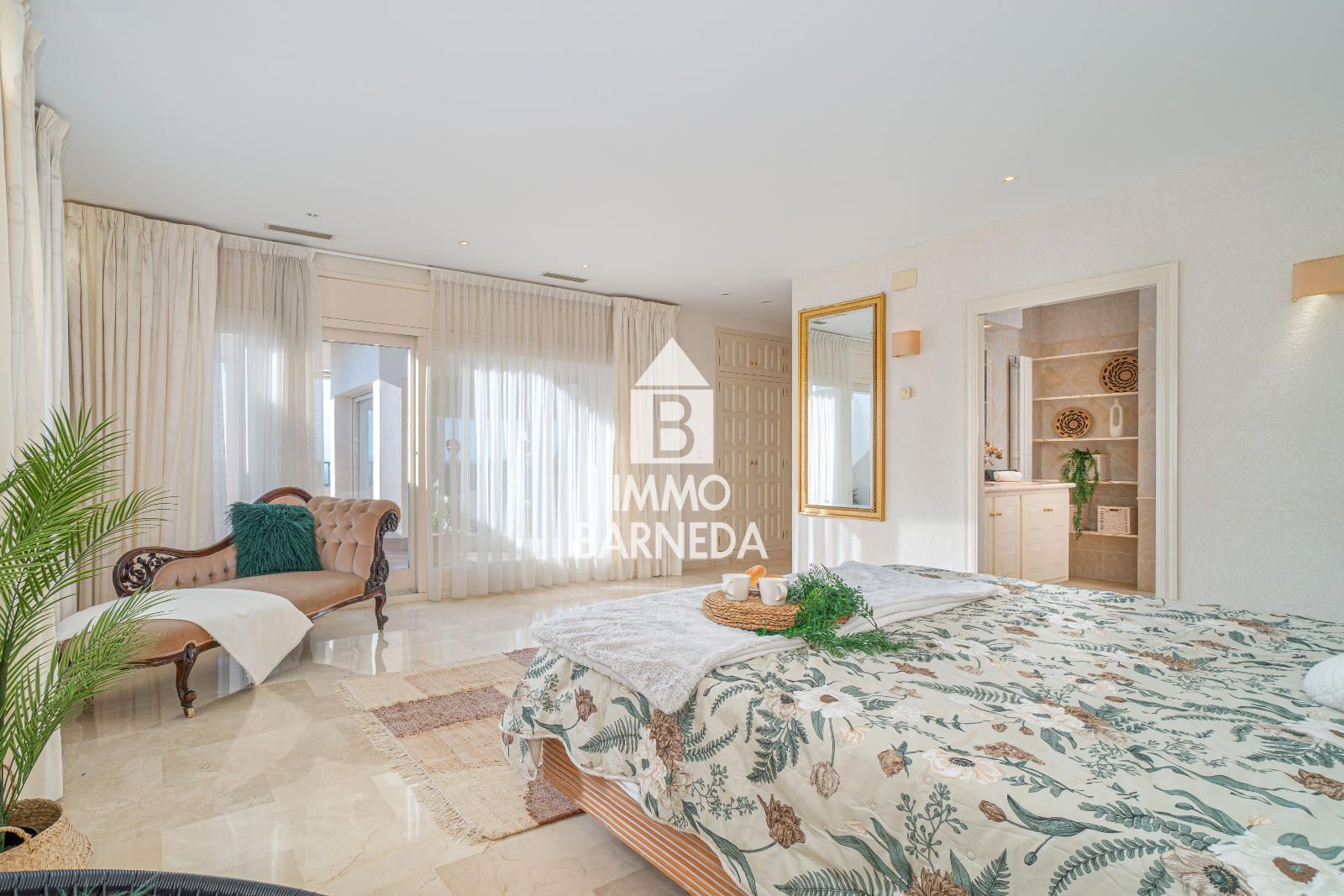 Elegant villa with uninterrupted panoramic views from the Bay of Roses to the Pyrenees in Els Olivars, Pau