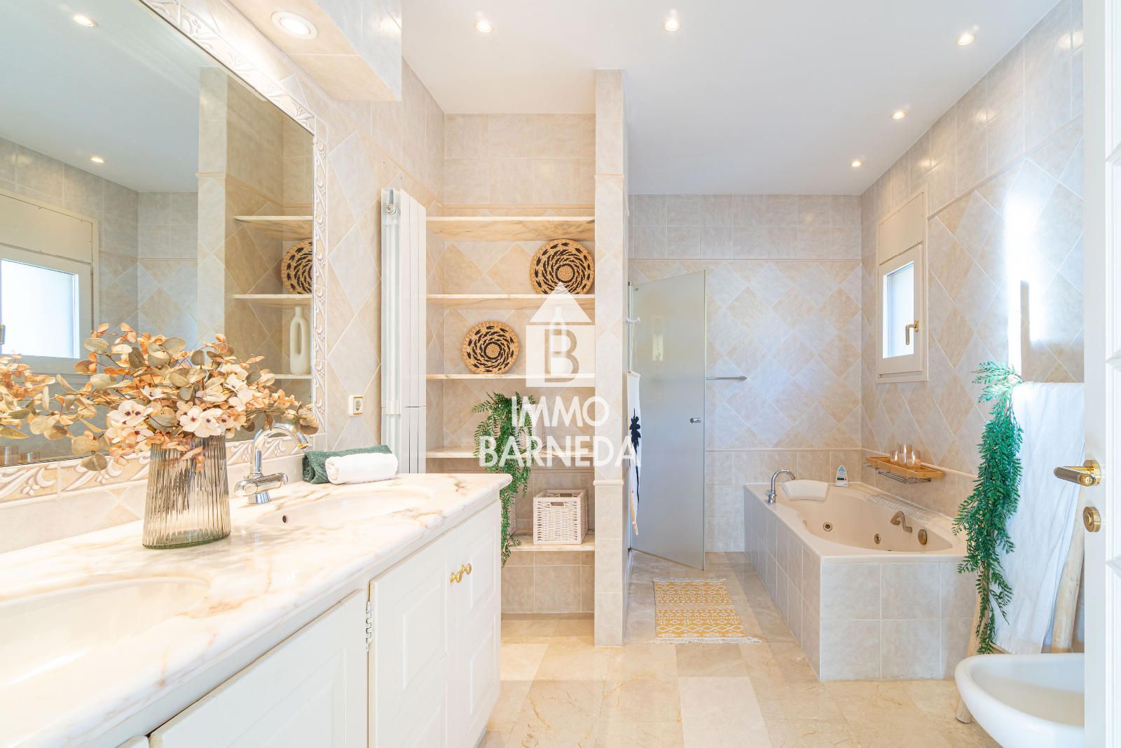 Elegant villa with uninterrupted panoramic views from the Bay of Roses to the Pyrenees in Els Olivars, Pau