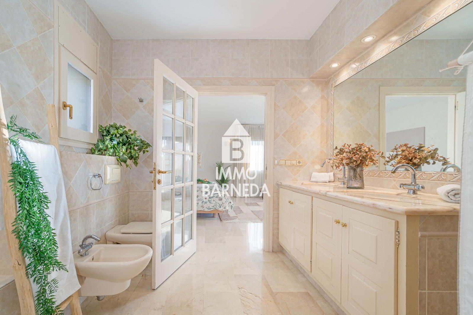 Elegant villa with uninterrupted panoramic views from the Bay of Roses to the Pyrenees in Els Olivars, Pau