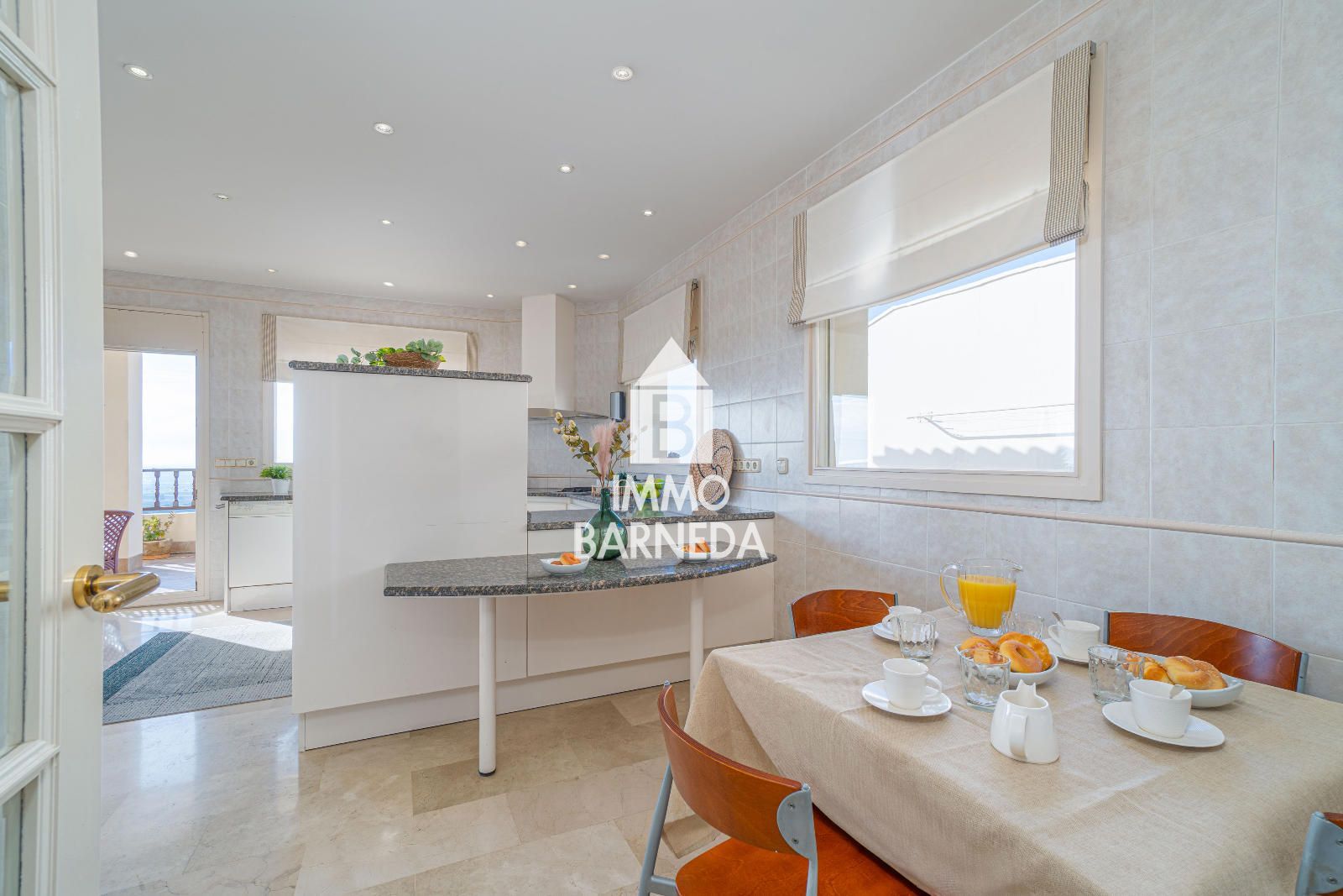 Elegant villa with uninterrupted panoramic views from the Bay of Roses to the Pyrenees in Els Olivars, Pau