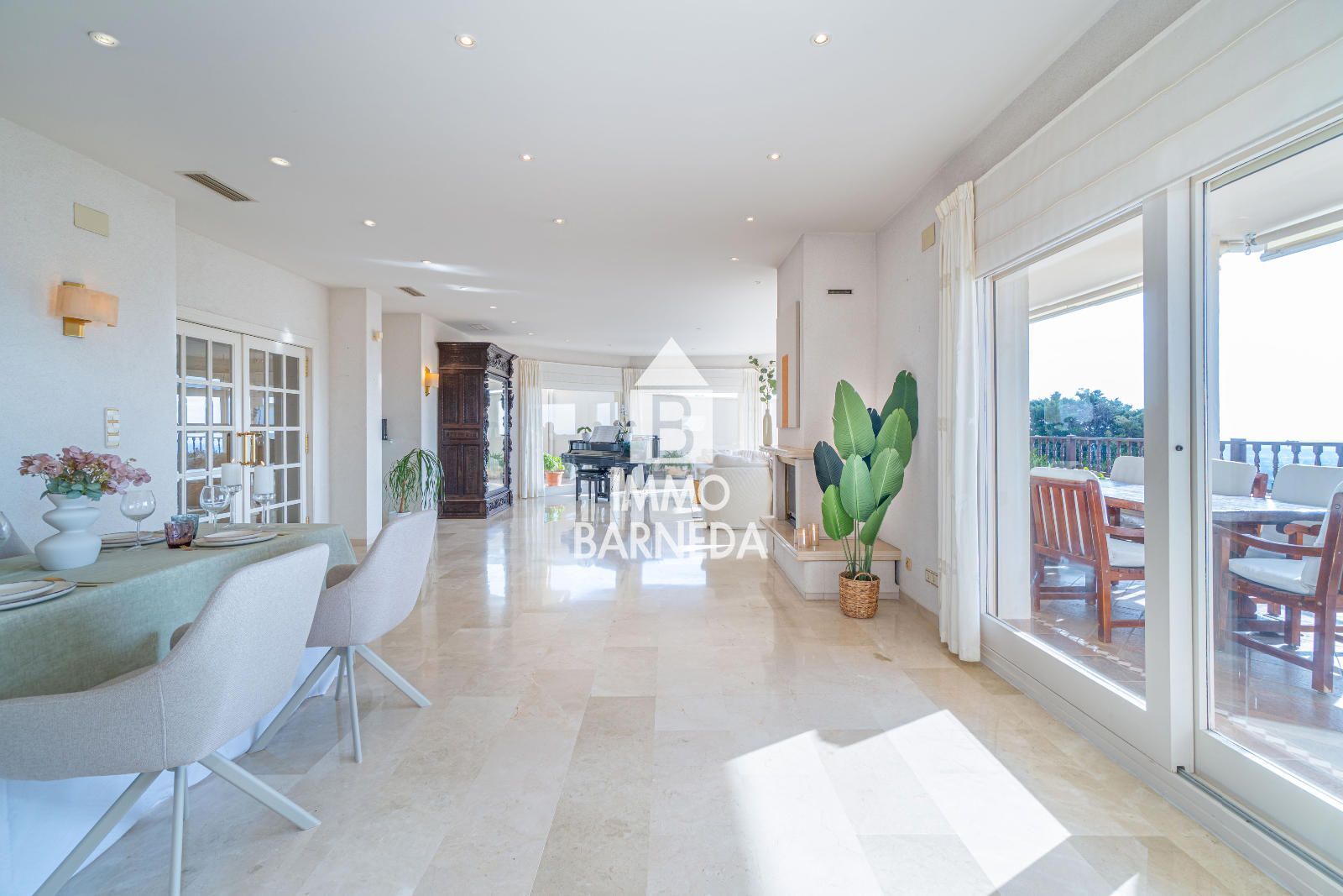 Elegant villa with uninterrupted panoramic views from the Bay of Roses to the Pyrenees in Els Olivars, Pau