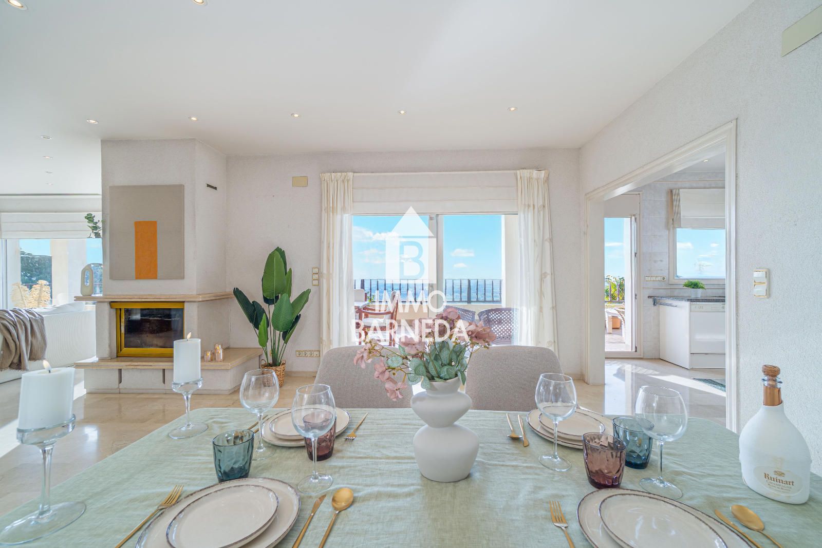 Elegant villa with uninterrupted panoramic views from the Bay of Roses to the Pyrenees in Els Olivars, Pau