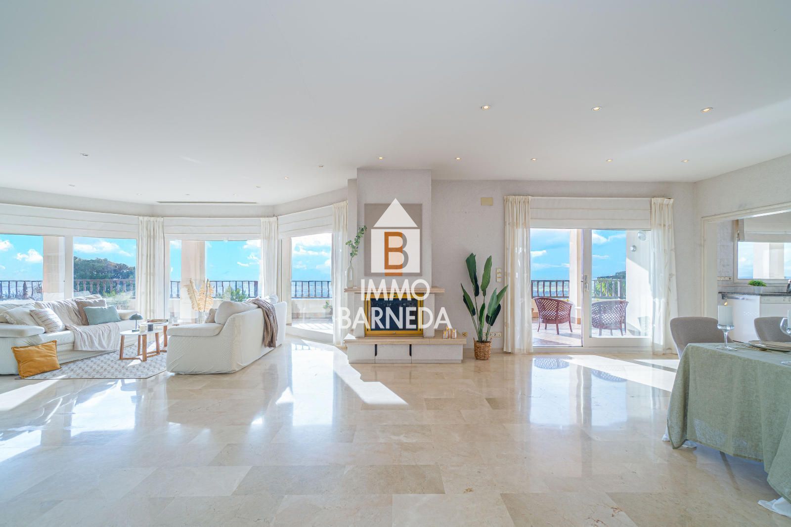 Elegant villa with uninterrupted panoramic views from the Bay of Roses to the Pyrenees in Els Olivars, Pau