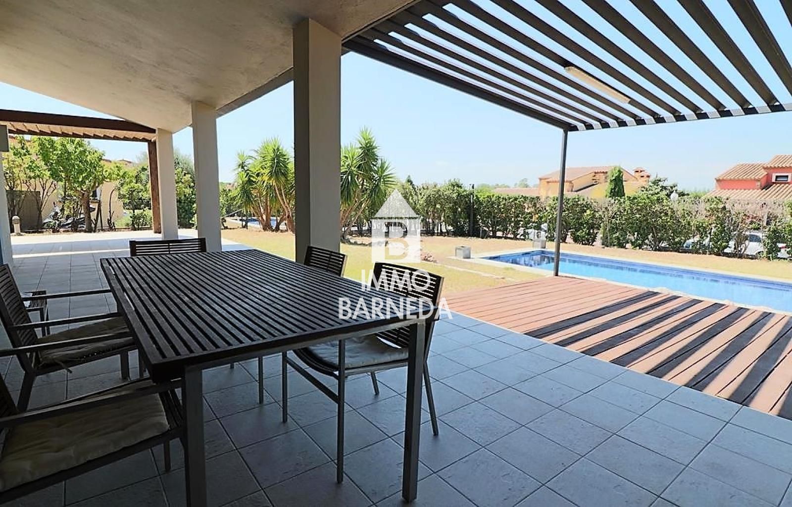 Villa totalmente renovada en la exclusiva zona de Peralada Golf