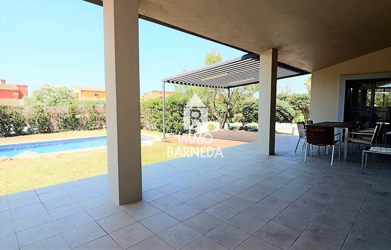 Villa totalmente renovada en la exclusiva zona de Peralada Golf