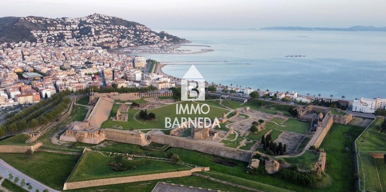 Appartement cosy rénové au centre de Roses, à 300 mètres de la mer