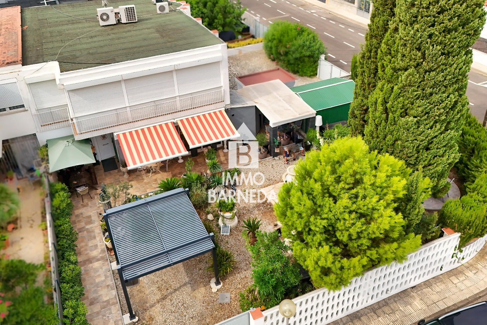 Ground floor house with garden and pool potential