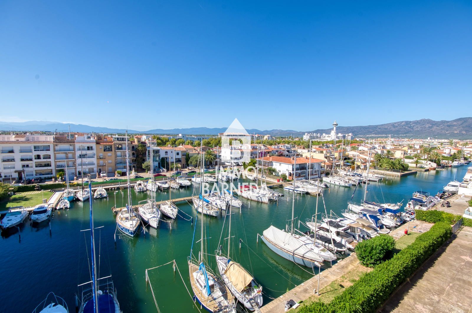 Exclusivo apartamento en primera línea de mar con vistas espectaculares