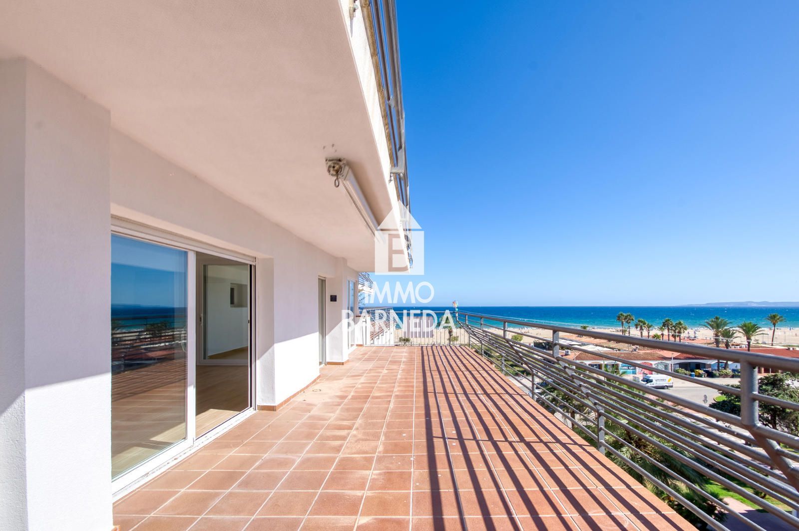 Exclusivo apartamento en primera línea de mar con vistas espectaculares