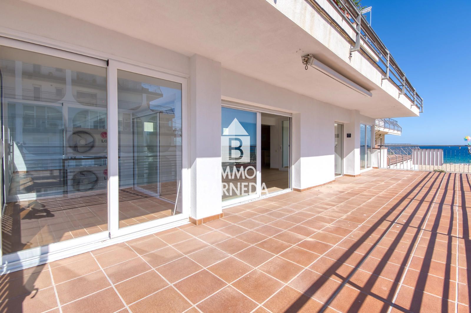 Exclusivo apartamento en primera línea de mar con vistas espectaculares