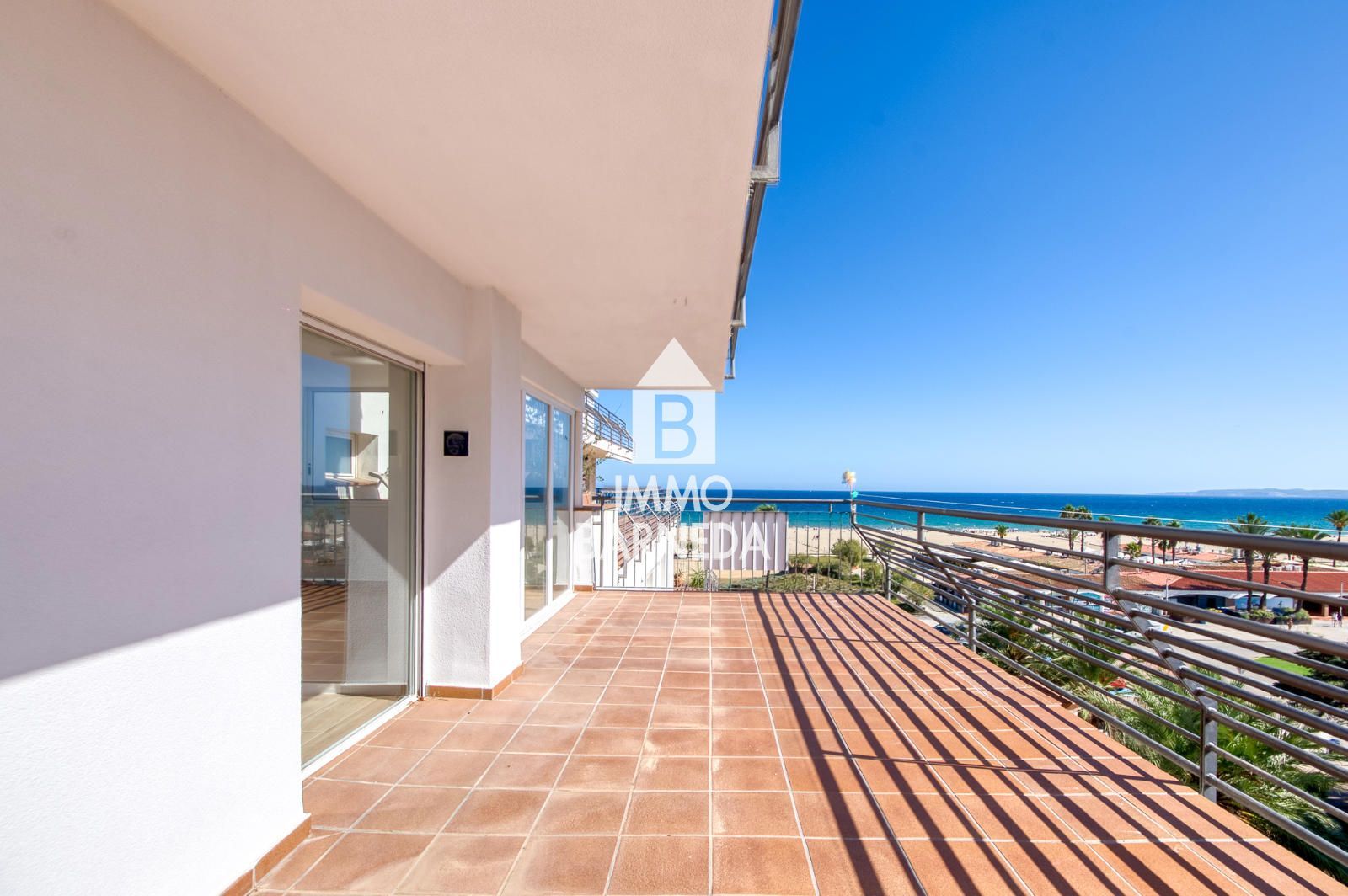 Exclusivo apartamento en primera línea de mar con vistas espectaculares