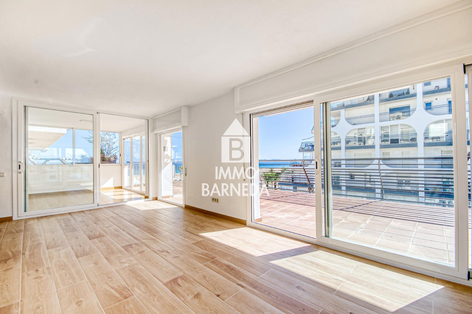 Exclusivo apartamento en primera línea de mar con vistas espectaculares
