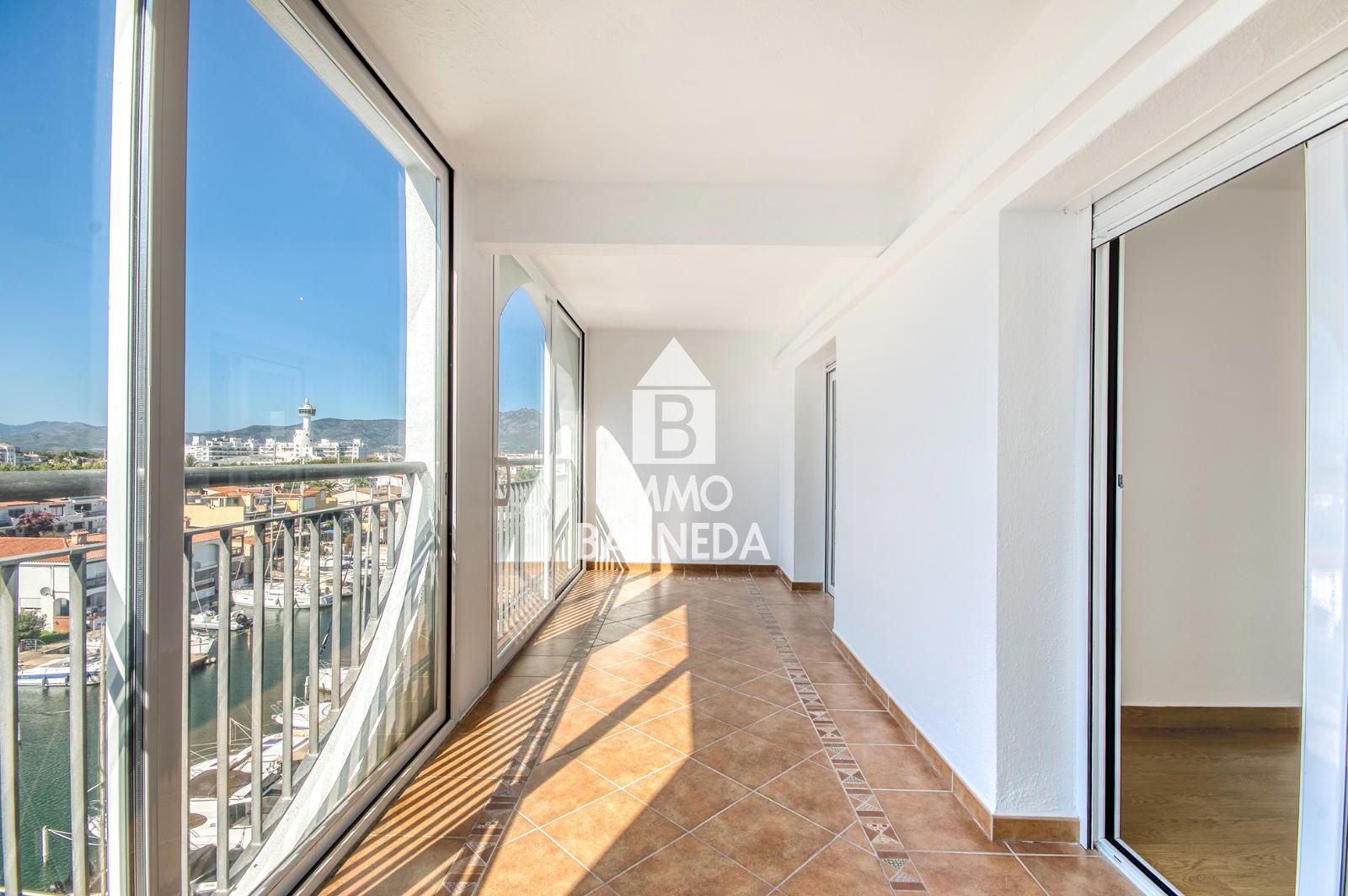 Exclusivo apartamento en primera línea de mar con vistas espectaculares