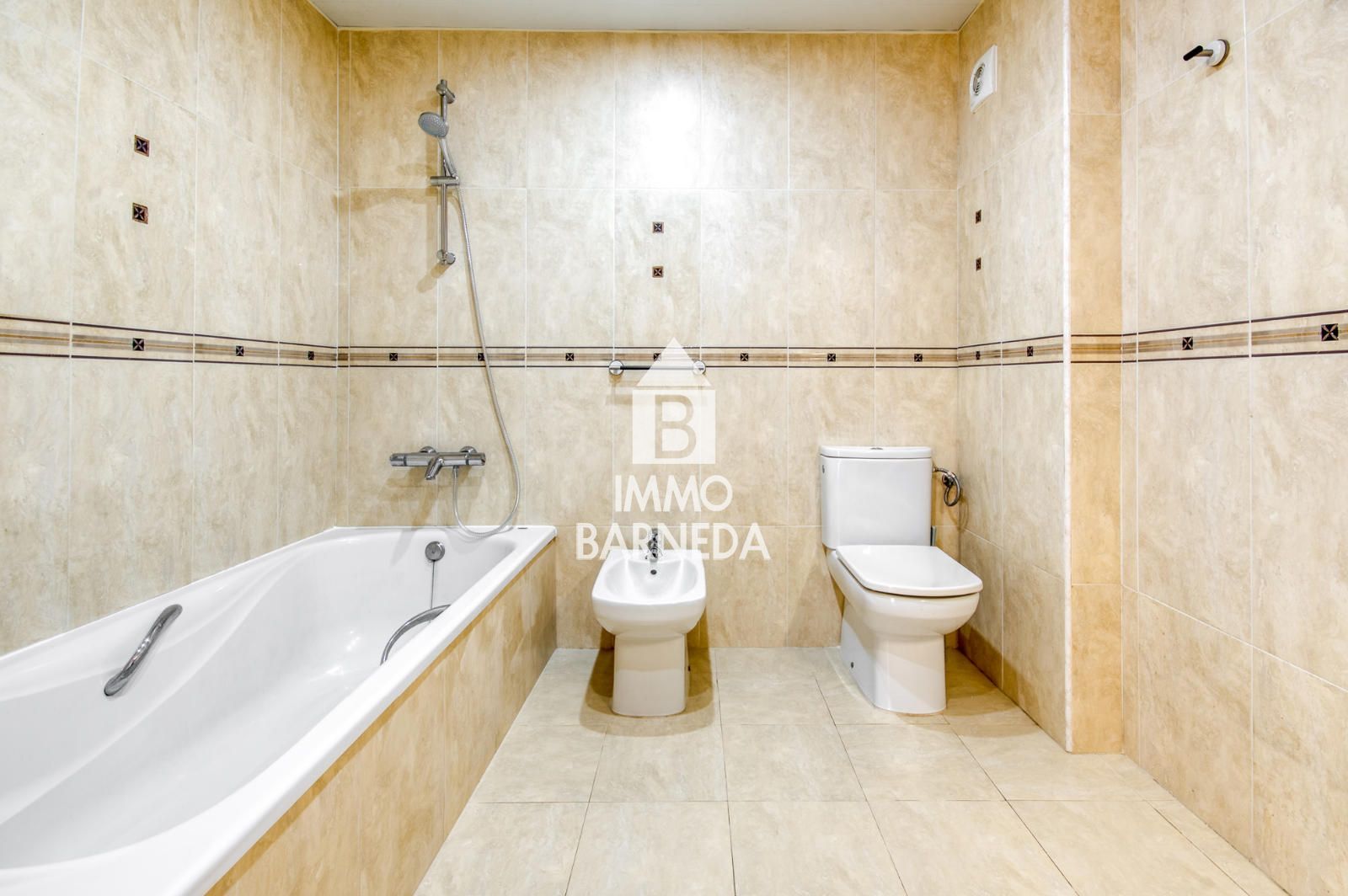 Exclusivo apartamento en primera línea de mar con vistas espectaculares