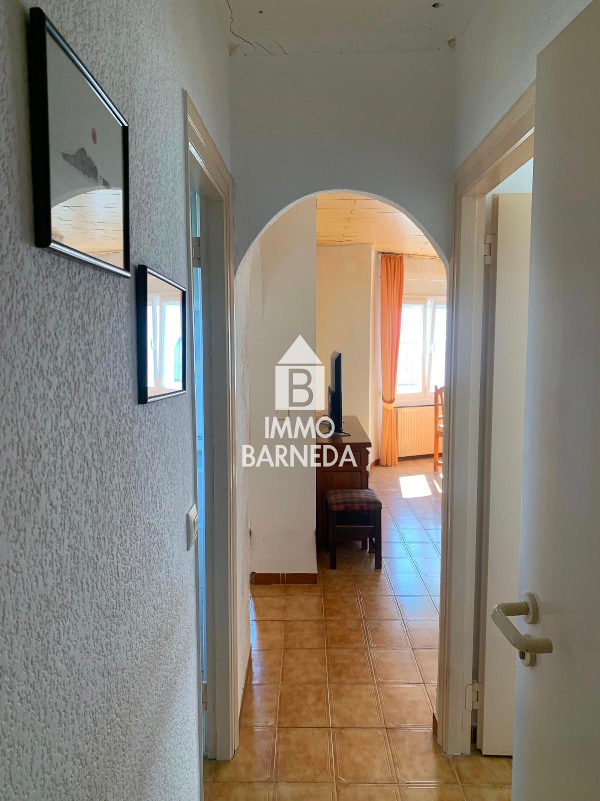 Casa semi adossada a Empuriabrava a reformar, amb amarratge privat i àmplia terrassa