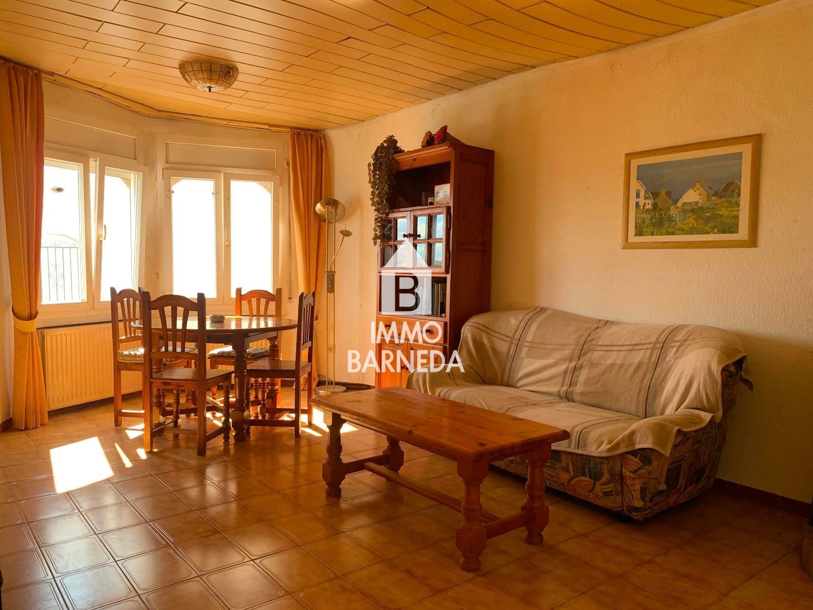 Casa semi adossada a Empuriabrava a reformar, amb amarratge privat i àmplia terrassa
