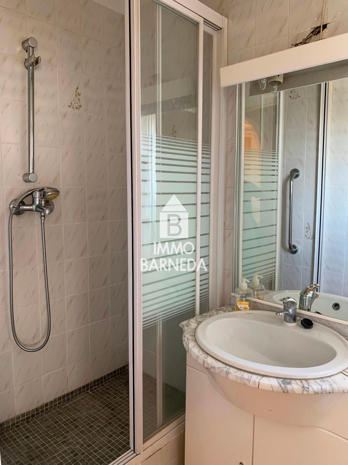 Casa semi adossada a Empuriabrava a reformar, amb amarratge privat i àmplia terrassa