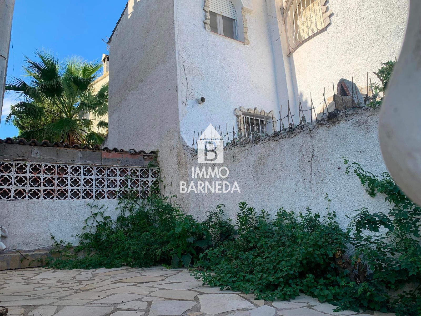 Casa semi adossada a Empuriabrava a reformar, amb amarratge privat i àmplia terrassa