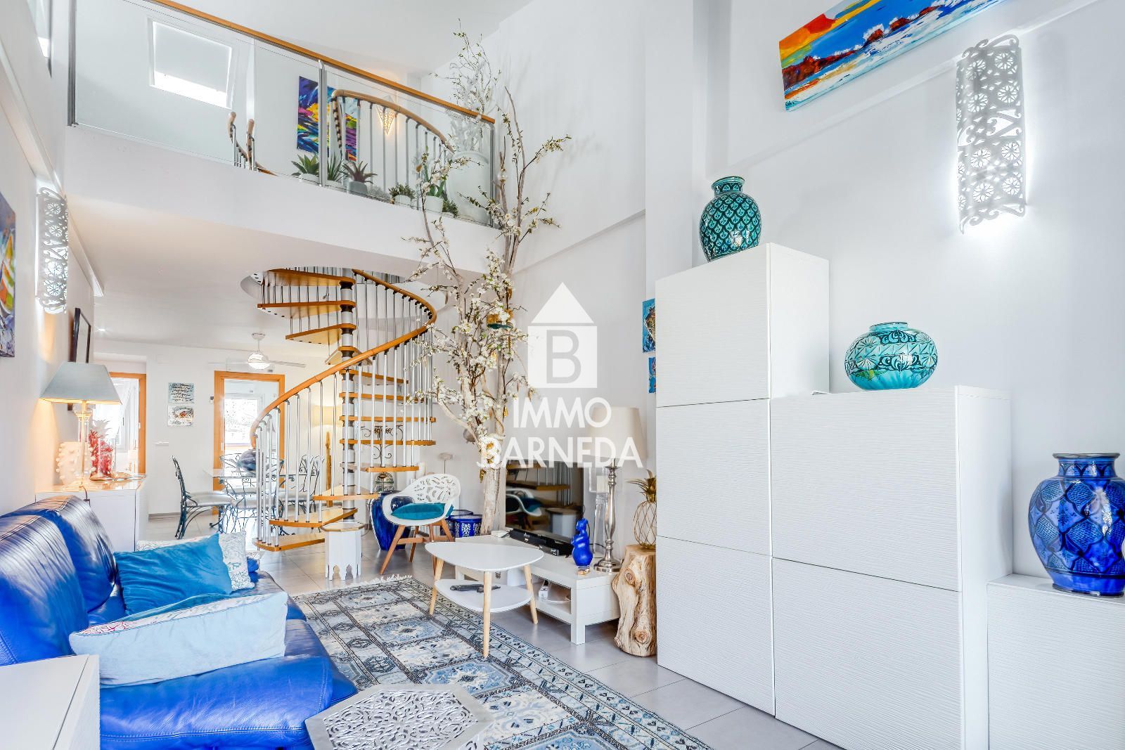 Precioso ático dúplex con solárium y licencia turística en el centro de Roses