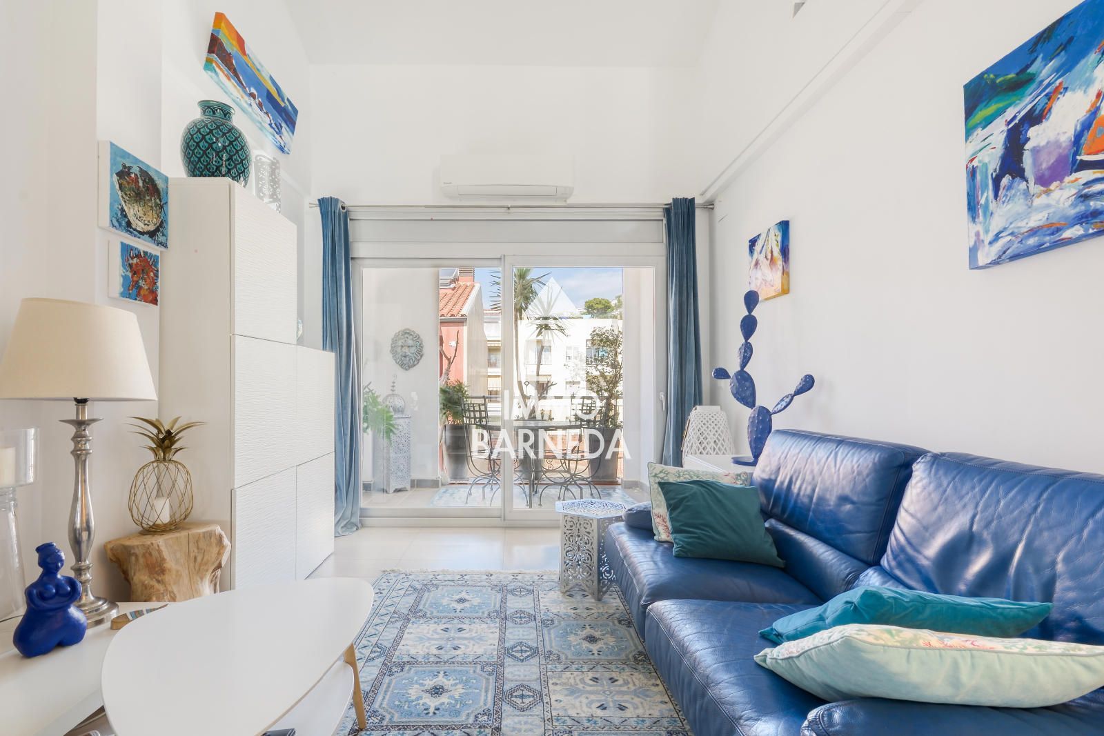Precioso ático dúplex con solárium y licencia turística en el centro de Roses